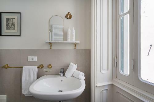 Lomellini Palace Apartments By Wonderful Italy