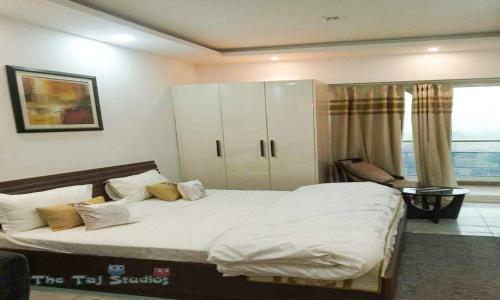 City Center ? Luxuries Studio Apartment In Mall - By Taj Studios