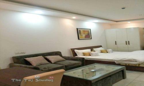 City Center ? Luxuries Studio Apartment In Mall - By Taj Studios