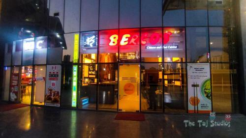 City Center ? Luxuries Studio Apartment In Mall - By Taj Studios