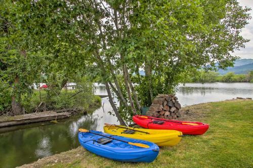 Waterfront Cabin With 2 Boat Docks And Mtn Views!