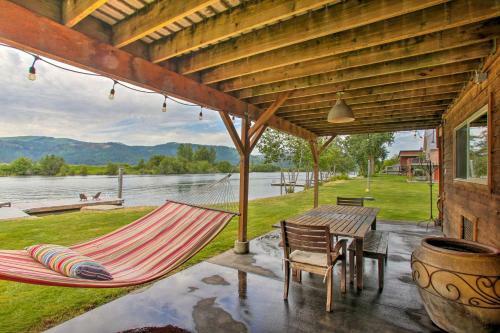 Waterfront Cabin With 2 Boat Docks And Mtn Views!