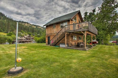 Waterfront Cabin With 2 Boat Docks And Mtn Views!