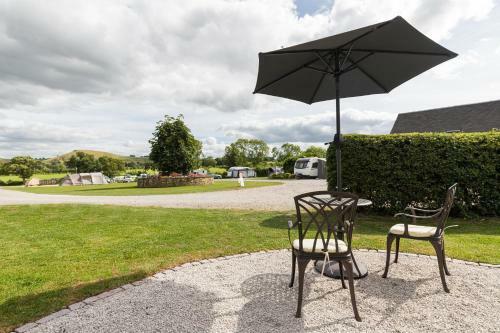 Cosy Caravan On Luxury Campsite
