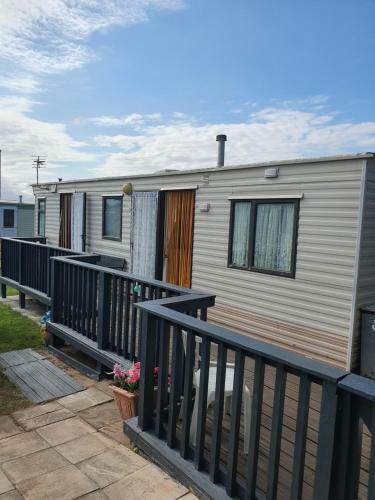 Fantasy Island 6 Berth