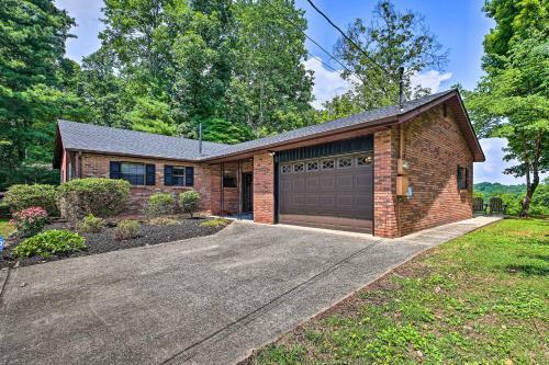 Idyllic Bronston Retreat With Fire Pit And View!