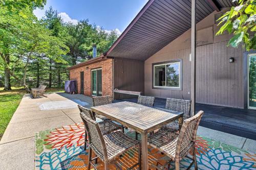 Idyllic Bronston Retreat With Fire Pit And View!