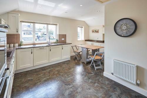 Host & Stay - Farrers View