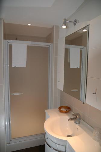 Hostal Guesthouse Les Tilleuls