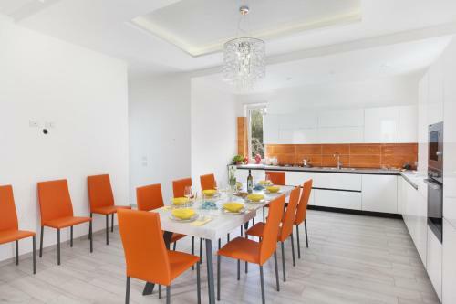 Amore Rentals - Villa Neranyum