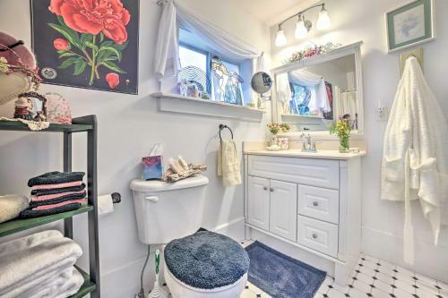 Colorful Lake Huron Home Near Ferry And Beach!