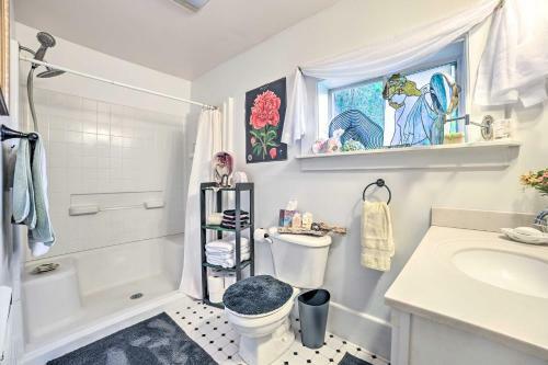 Colorful Lake Huron Home Near Ferry And Beach!