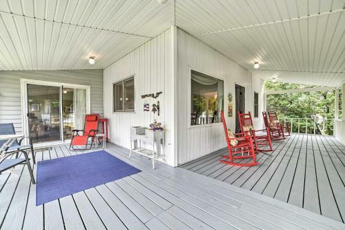 Colorful Lake Huron Home Near Ferry And Beach!