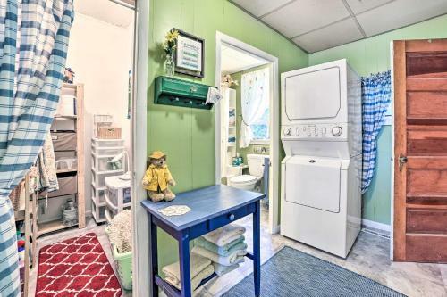 Colorful Lake Huron Home Near Ferry And Beach!
