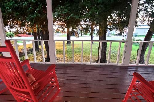 Colorful Lake Huron Home Near Ferry And Beach!