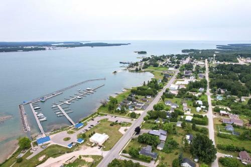 Colorful Lake Huron Home Near Ferry And Beach!