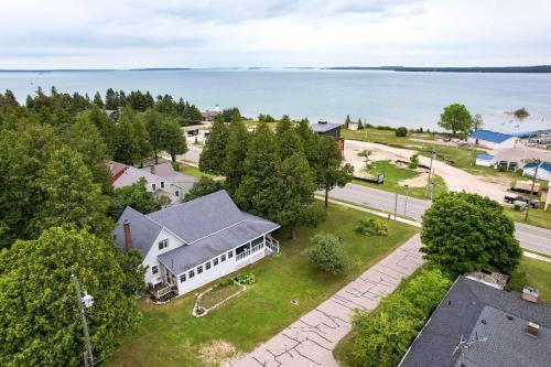 Colorful Lake Huron Home Near Ferry And Beach!