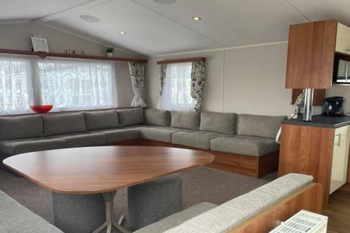 Immaculate 2-bed Sleeps 6 In Pevensey Bay