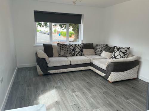 Stunning Modern 6-bedroom House All With En-suite