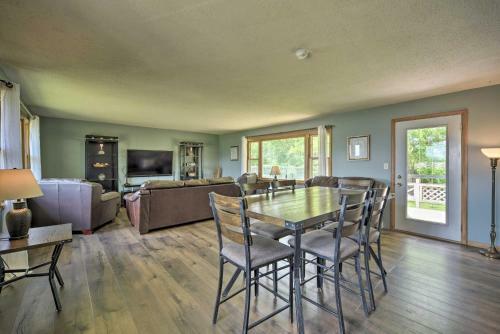 Cottage With Deck Situated On South Center Lake