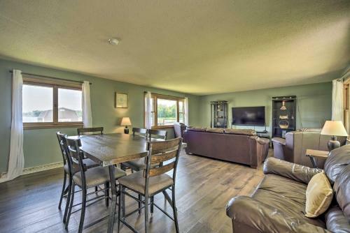 Cottage With Deck Situated On South Center Lake