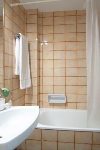 Apart En Complejo Residencial Con Piscina