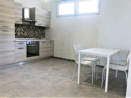 Modern Apartment, A Stone's Throw From The Sea