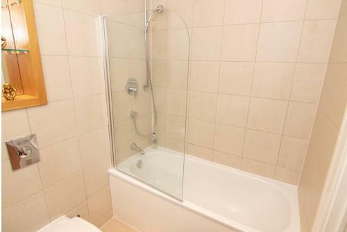 Central 2bedroom Apartment With Secure Carpark