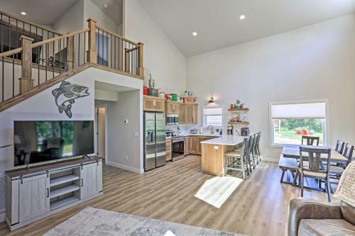 Red Lodge Retreat With Creek Access And Fire Pit!