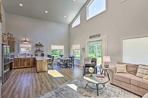 Red Lodge Retreat With Creek Access And Fire Pit!