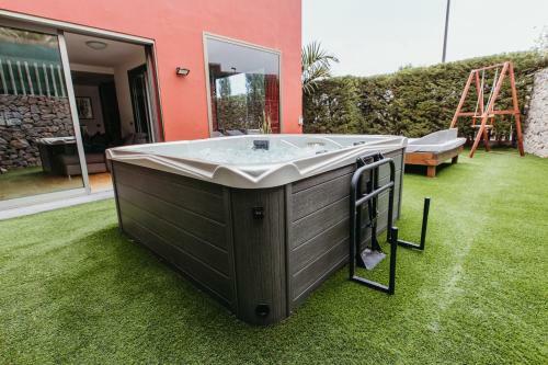Villa La Quinta With Jacuzzi And Bbq