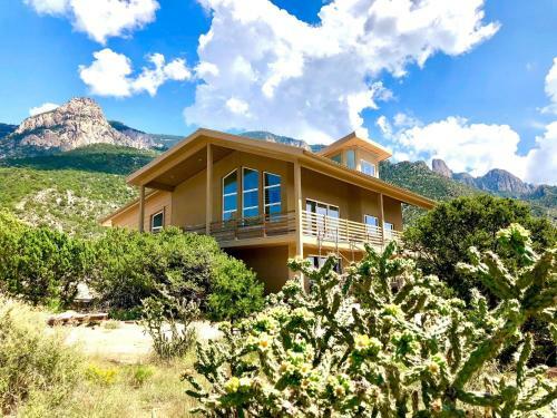 Villa Architectural Peace And Perfection In The Sandia Mountains