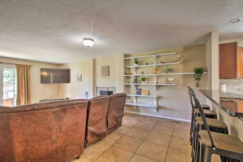 Family-friendly Escape With Jungle Gym And Yard!