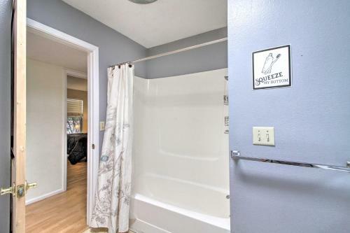 Family-friendly Escape With Jungle Gym And Yard!