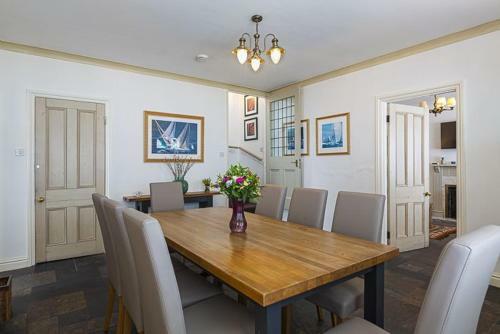 4 Bed - Beach Cottage