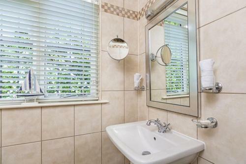 4 Bed - Beach Cottage