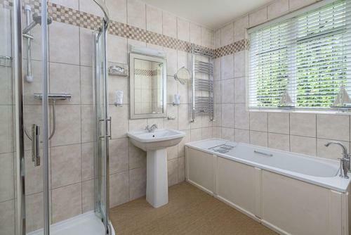 4 Bed - Beach Cottage