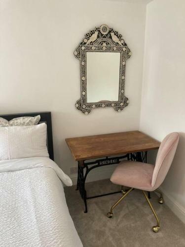 Charming 2-bed Cottage In Weymouth