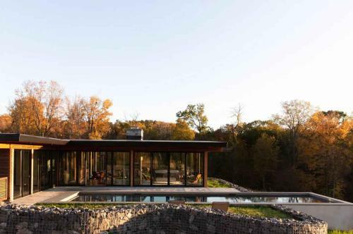 Modern Glass House With Pool & Catskill Views In Hudson Valley