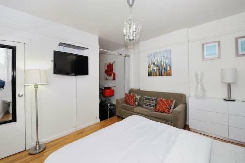 Pleasant 2br Lennox Hill Apartment