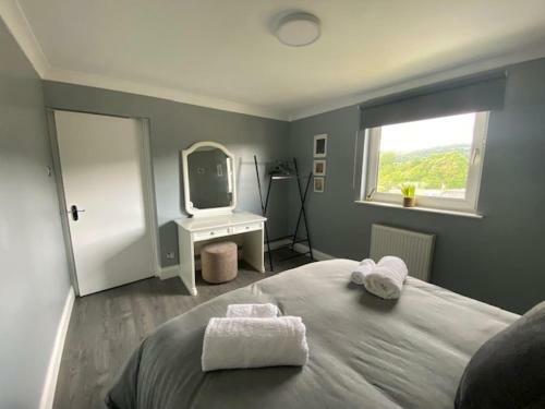 Burnt Island 2 Bed Apartment With Stunning Views