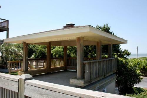 Caswell Dunes By Oak Island Accommodations