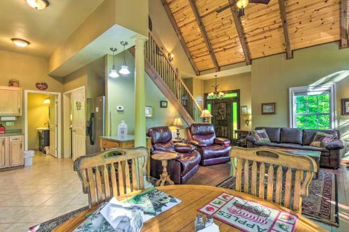 Pet-friendly Moutain Escape With Deck And Grill