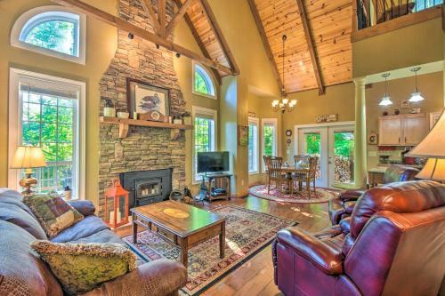 Pet-friendly Moutain Escape With Deck And Grill