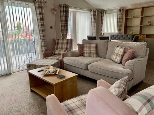 Luxury 6 Berth Lodge, Lyons Winkups, Towyn