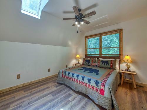 Mountain View Cabin Whot Tub, Game Room, Fire Pit