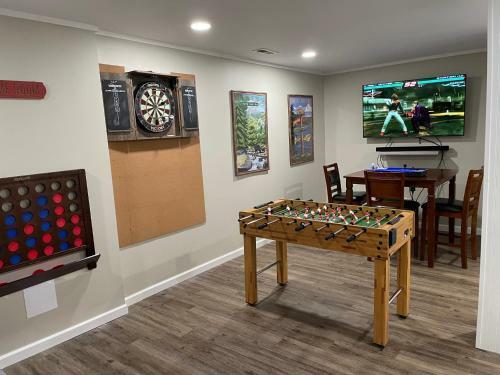 Mountain View Cabin Whot Tub, Game Room, Fire Pit