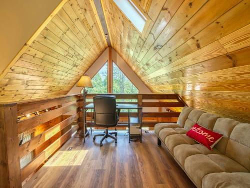 Mountain View Cabin Whot Tub, Game Room, Fire Pit