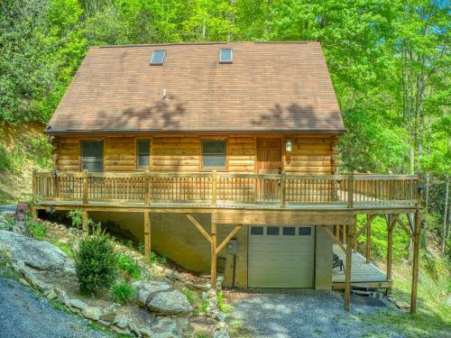 Mountain View Cabin Whot Tub, Game Room, Fire Pit