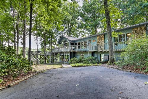 Spacious Murphy Cabin With Hot Tub And Large Deck